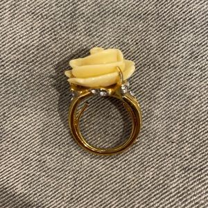 Juicy couture gold flower ring